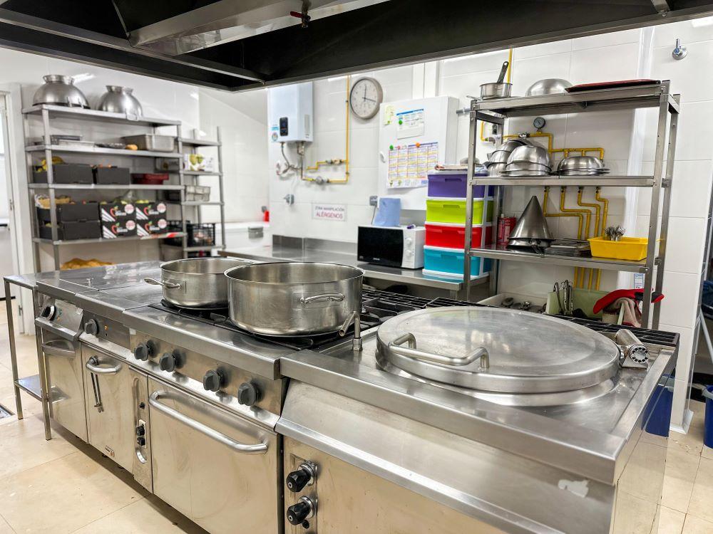 Imagen El Ayuntamiento de Majadahonda invierte más de 53.000€ en la nueva cocina del CEIP Rosalía de Castro
