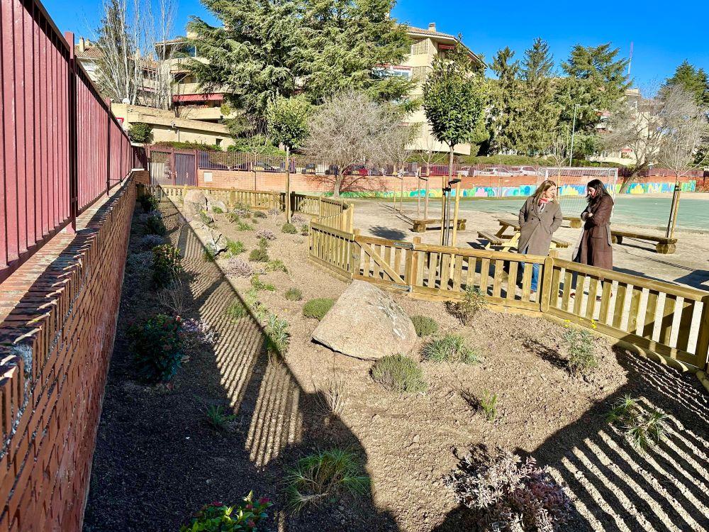 Imagen Los colegios San Pío X y Antonio Machado de Majadahonda estrenan nuevos patios, permeabilizados y con zonas de descanso arboladas