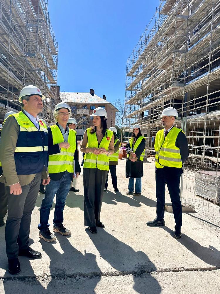 Imagen El Ayuntamiento y la Agencia de Vivienda Social firman un nuevo convenio para la adjudicación de 180 viviendas de protección pública en Majadahonda