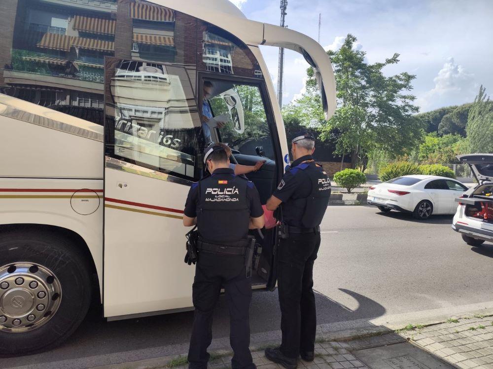 Imagen La Policía Local realiza 40 inspecciones en el transporte escolar de Majadahonda