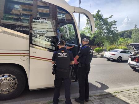 Imagen La Policía Local de Majadahonda refuerza la vigilancia de camiones y autobuses para garantizar la seguridad vial    
